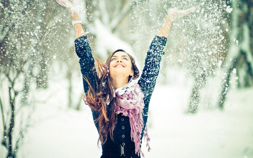 happy-girl-winter-snow-snowflakes-photo-wallpaper-2560x1600