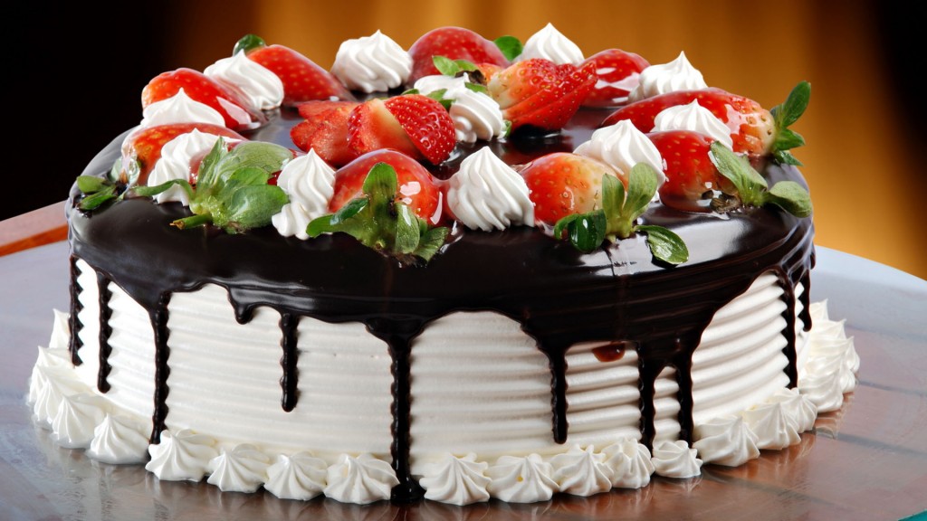 fresh_cream_cake_with_strawberries-HD1